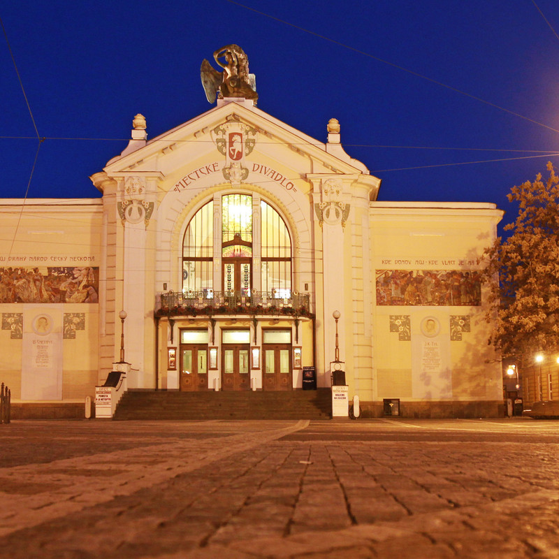 6-Divadlo.JPG